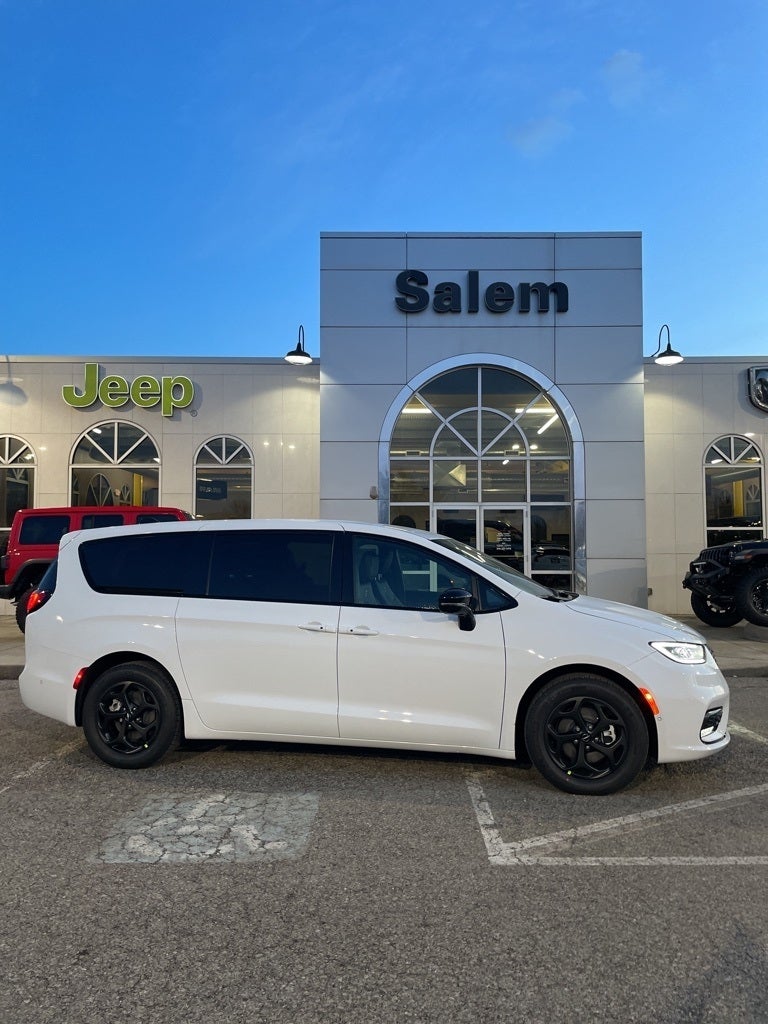 2024 Chrysler Pacifica Plug-In Hybrid PACIFICA PLUG-IN HYBRID S APPEARANCE